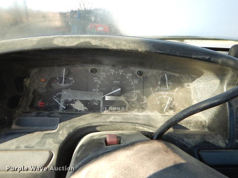 image for item J5545 1993 Ford F150 XL pickup truck