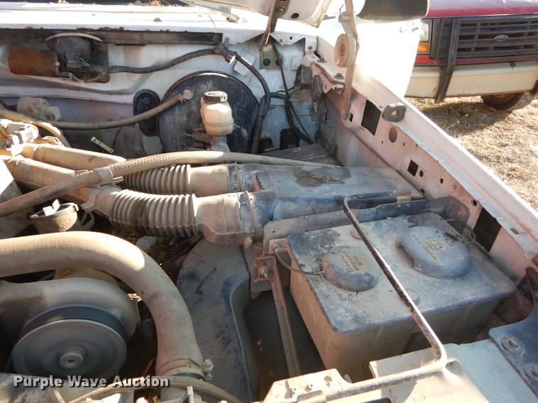 image for item J5545 1993 Ford F150 XL pickup truck