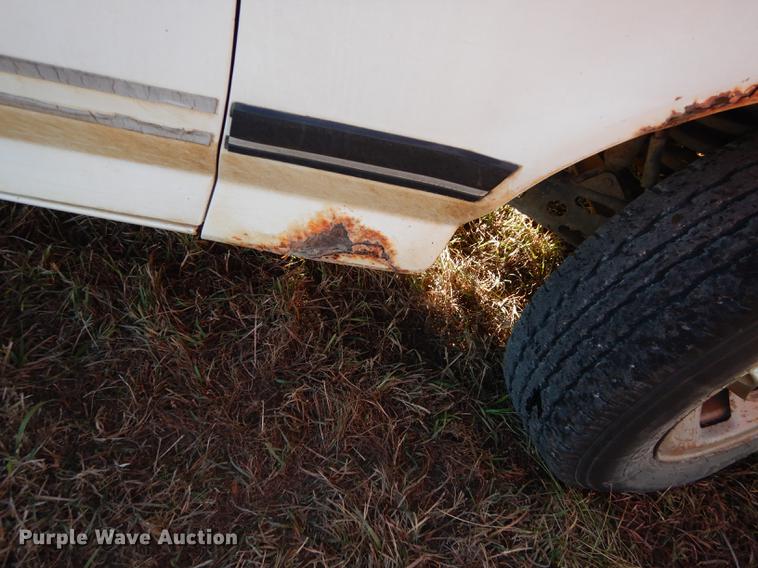 image for item J5545 1993 Ford F150 XL pickup truck