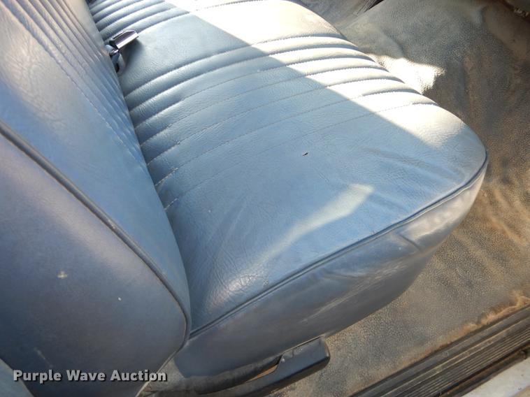 image for item J5545 1993 Ford F150 XL pickup truck