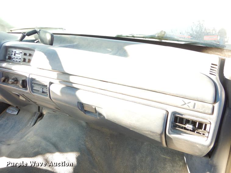 image for item J5545 1993 Ford F150 XL pickup truck