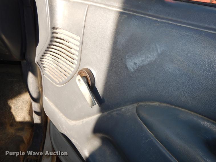 image for item J5545 1993 Ford F150 XL pickup truck