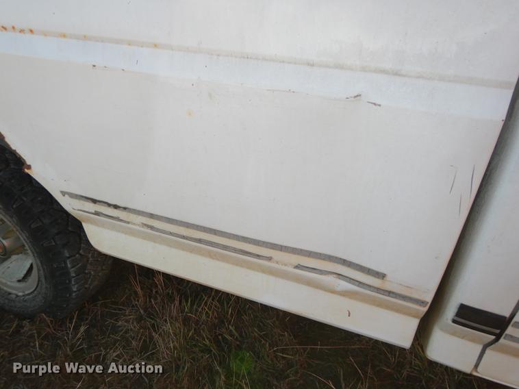 image for item J5545 1993 Ford F150 XL pickup truck