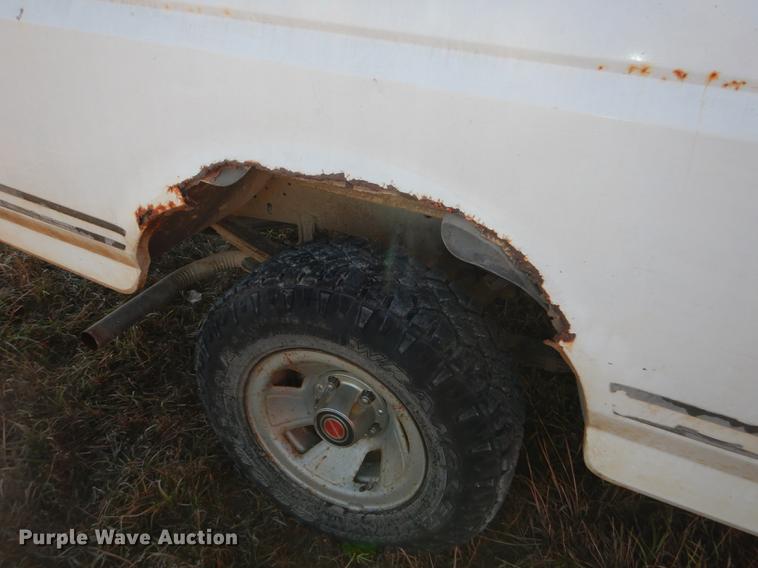 image for item J5545 1993 Ford F150 XL pickup truck