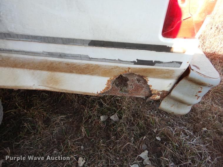 image for item J5545 1993 Ford F150 XL pickup truck