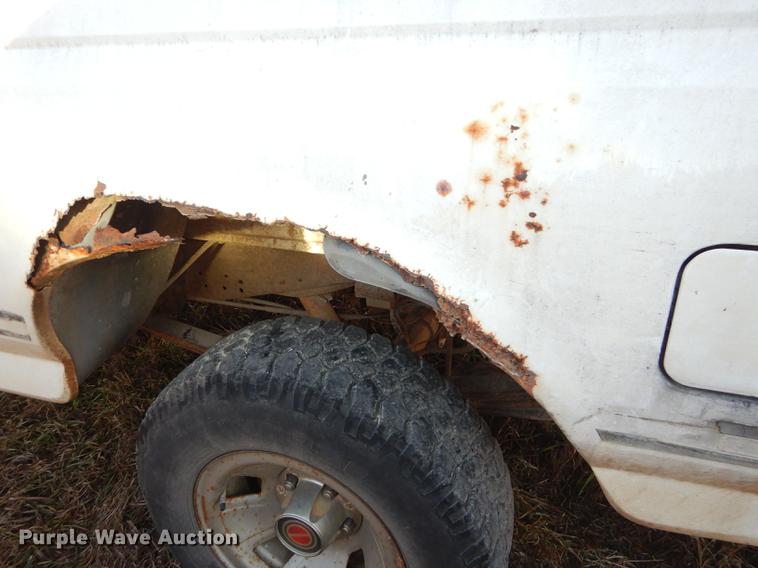 image for item J5545 1993 Ford F150 XL pickup truck