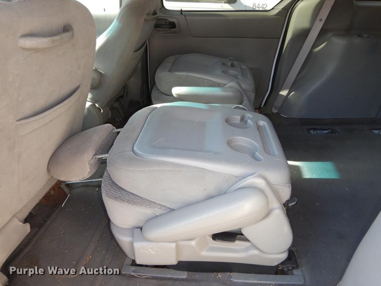 image for item J5583 2001 Ford Windstar LX van