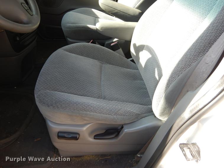 image for item J5583 2001 Ford Windstar LX van