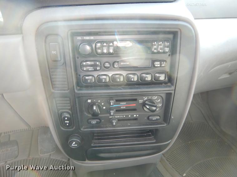 image for item J5583 2001 Ford Windstar LX van