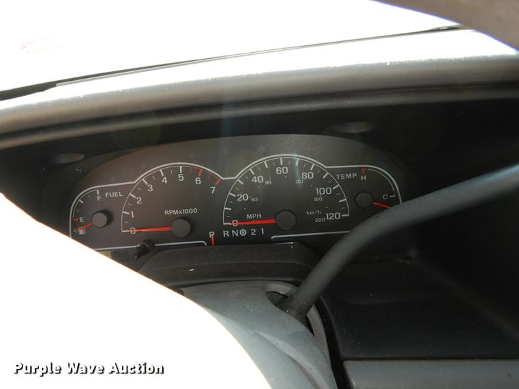 image for item J5583 2001 Ford Windstar LX van