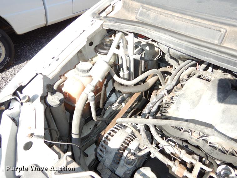 image for item J5583 2001 Ford Windstar LX van