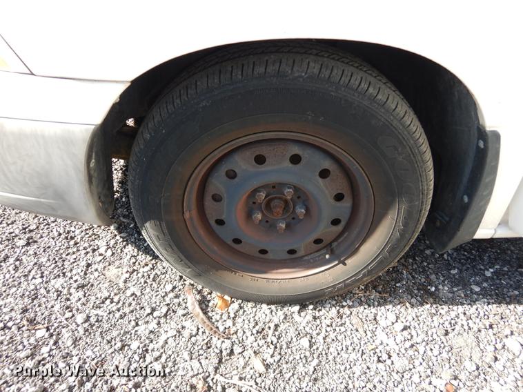 image for item J5583 2001 Ford Windstar LX van