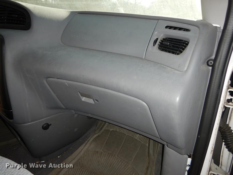 image for item J5583 2001 Ford Windstar LX van
