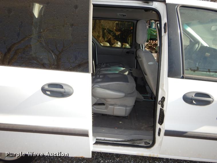 image for item J5583 2001 Ford Windstar LX van