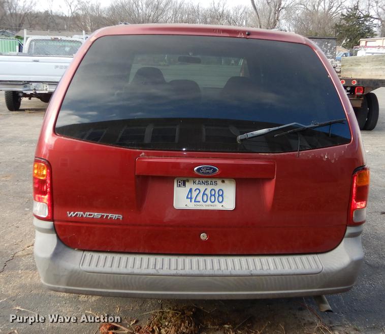 image for item J5585 2000 Ford Windstar van