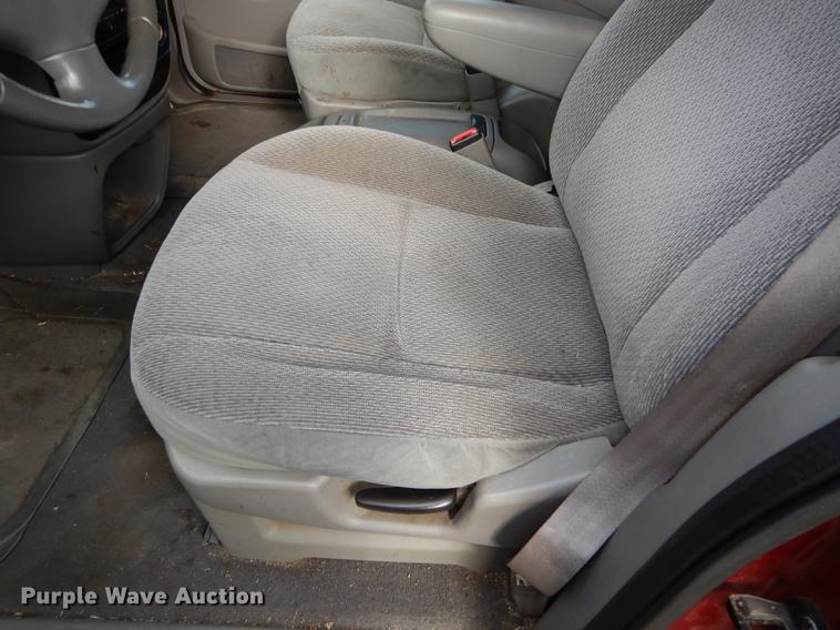 image for item J5585 2000 Ford Windstar van