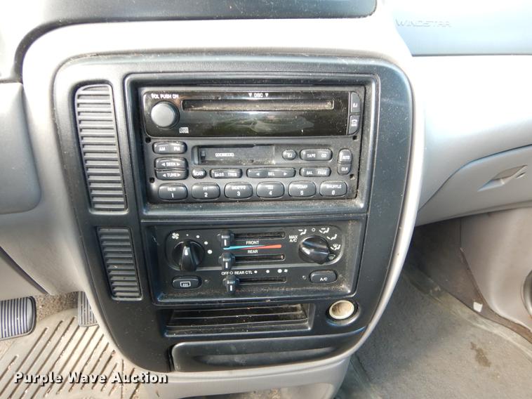 image for item J5585 2000 Ford Windstar van