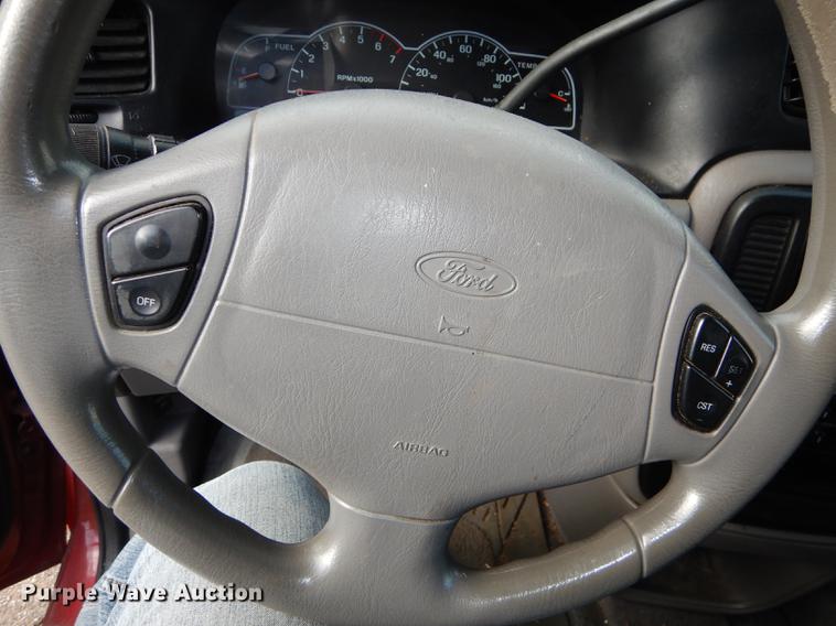 image for item J5585 2000 Ford Windstar van