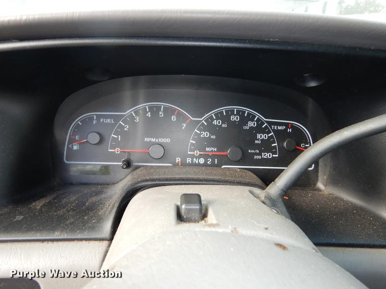 image for item J5585 2000 Ford Windstar van