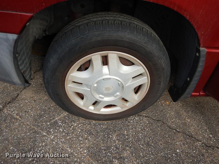 image for item J5585 2000 Ford Windstar van