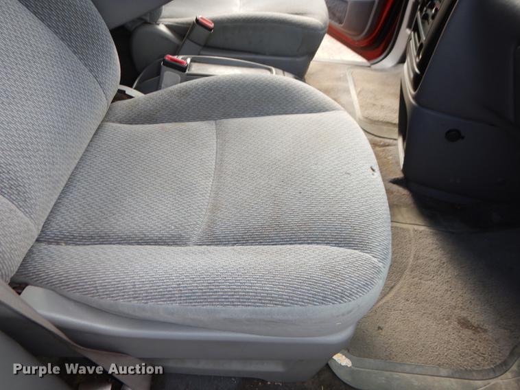 image for item J5585 2000 Ford Windstar van