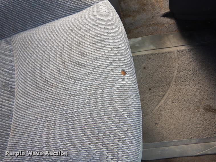 image for item J5585 2000 Ford Windstar van