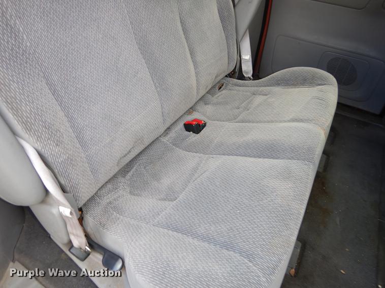 image for item J5585 2000 Ford Windstar van