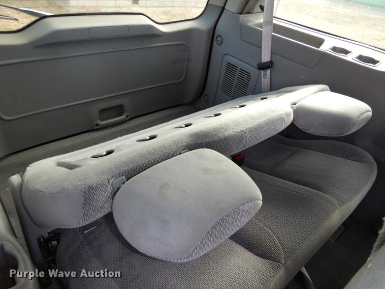 image for item J5585 2000 Ford Windstar van