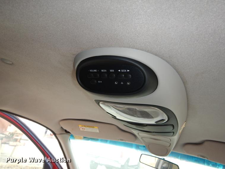 image for item J5585 2000 Ford Windstar van