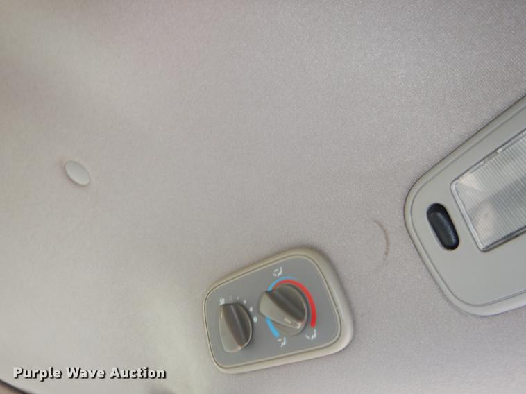 image for item J5585 2000 Ford Windstar van