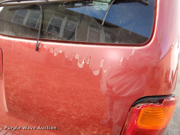 image for item J5585 2000 Ford Windstar van