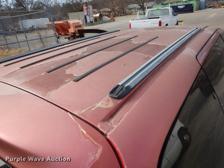 image for item J5585 2000 Ford Windstar van