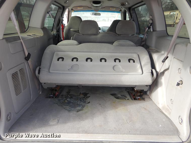 image for item J5585 2000 Ford Windstar van
