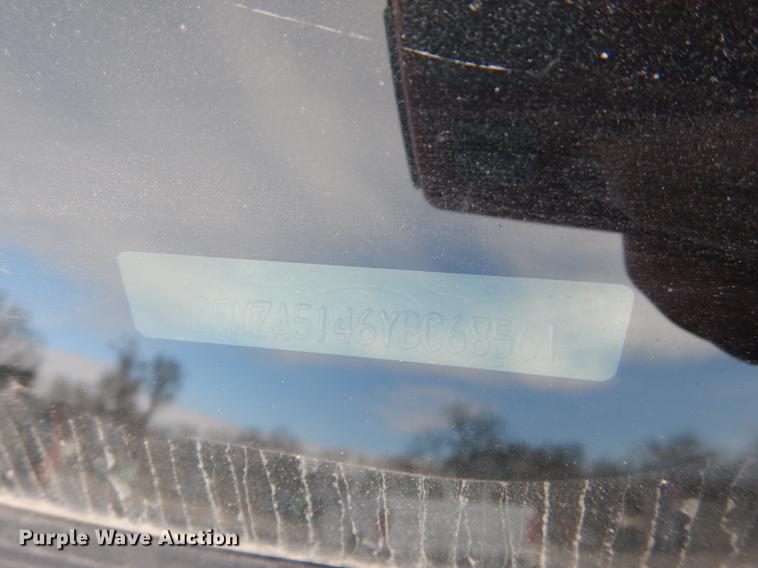 image for item J5585 2000 Ford Windstar van