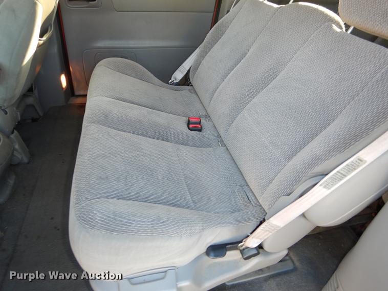 image for item J5593 2000 Ford Windstar van