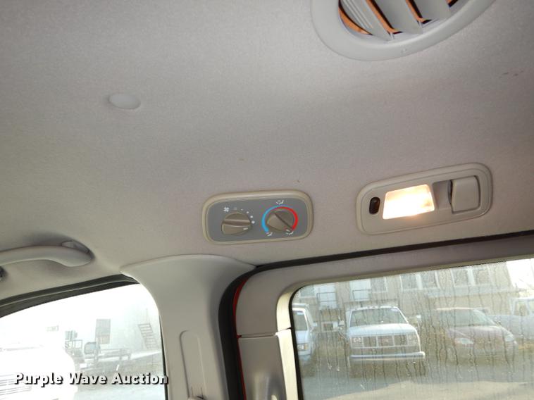 image for item J5593 2000 Ford Windstar van