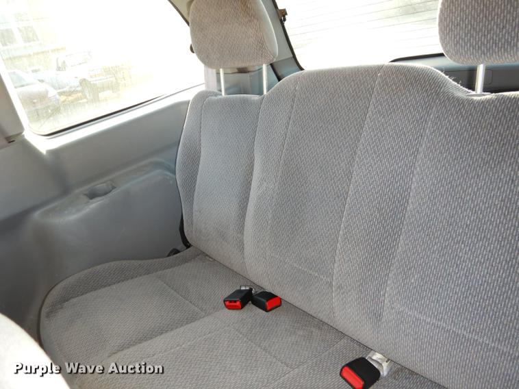 image for item J5593 2000 Ford Windstar van