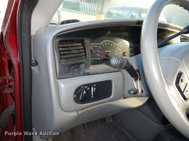 image for item J5593 2000 Ford Windstar van