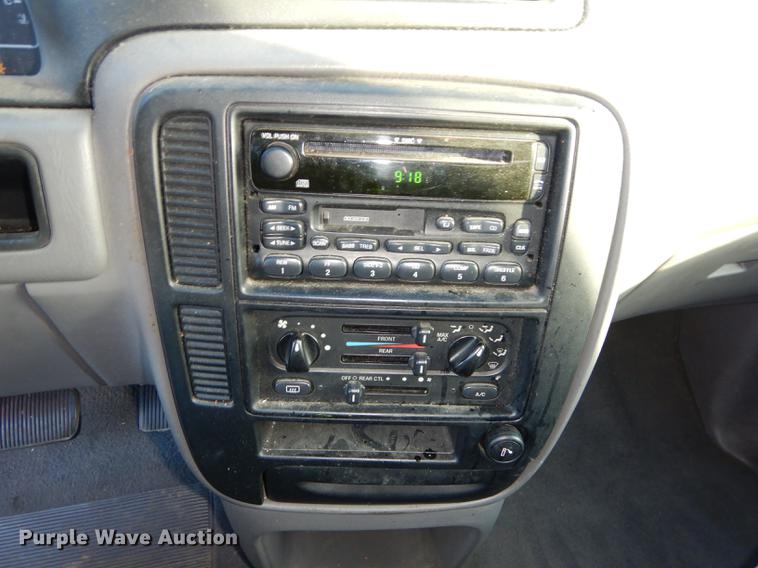 image for item J5593 2000 Ford Windstar van