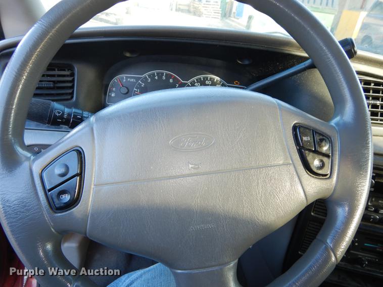 image for item J5593 2000 Ford Windstar van