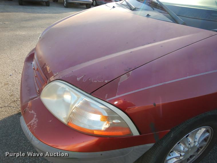 image for item J5593 2000 Ford Windstar van