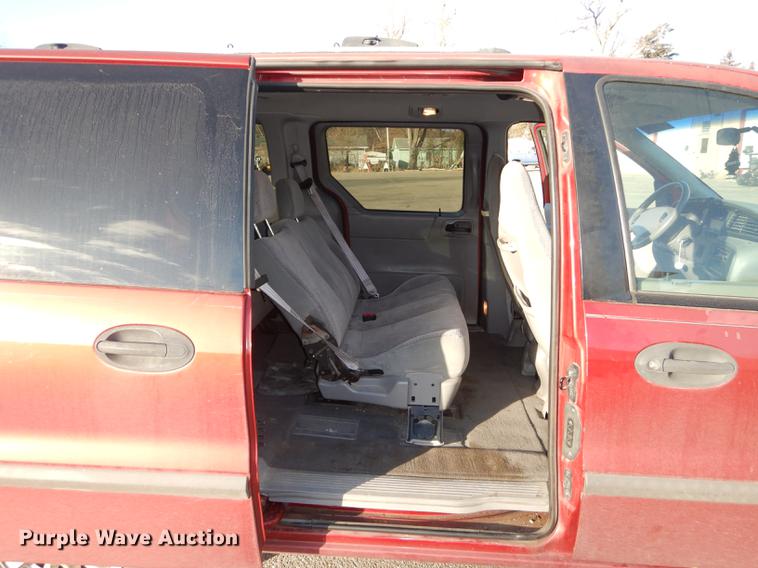 image for item J5593 2000 Ford Windstar van