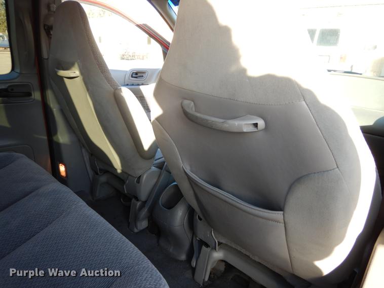 image for item J5593 2000 Ford Windstar van