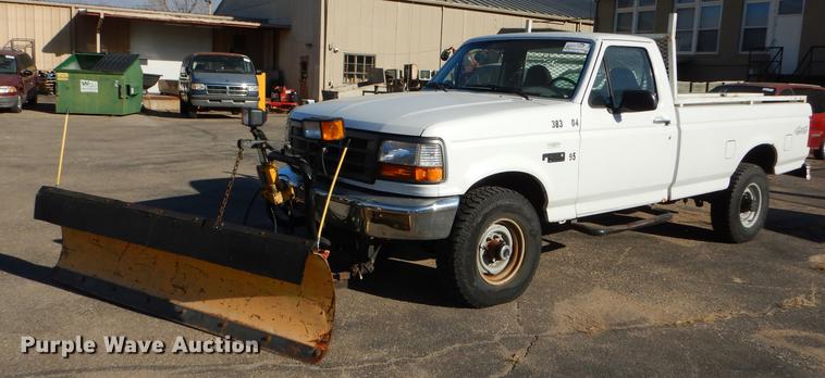 image for item J5630 1995 Ford F250 XL pickup truck