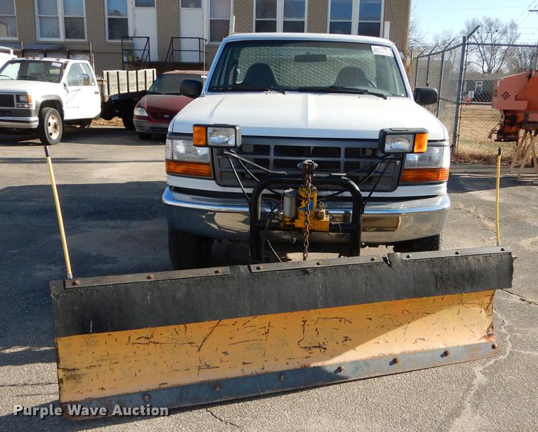 image for item J5630 1995 Ford F250 XL pickup truck