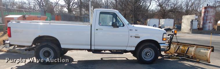 image for item J5630 1995 Ford F250 XL pickup truck