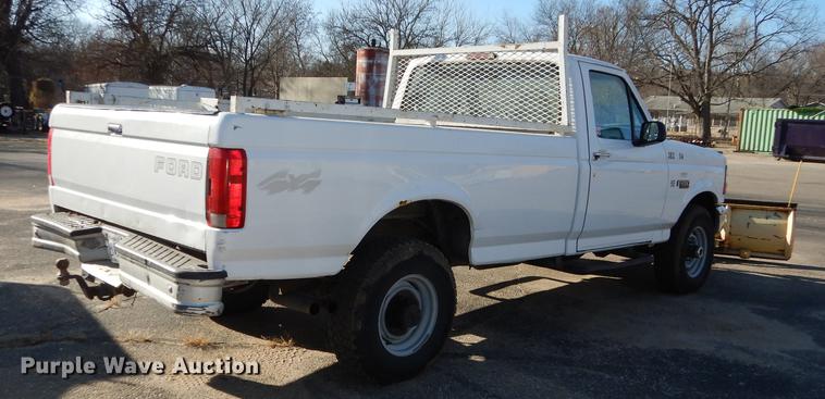 image for item J5630 1995 Ford F250 XL pickup truck