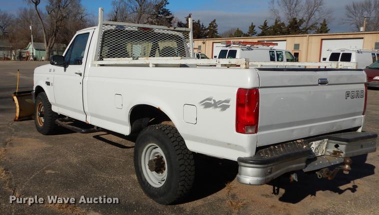 image for item J5630 1995 Ford F250 XL pickup truck