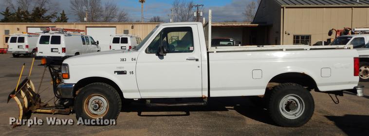 image for item J5630 1995 Ford F250 XL pickup truck