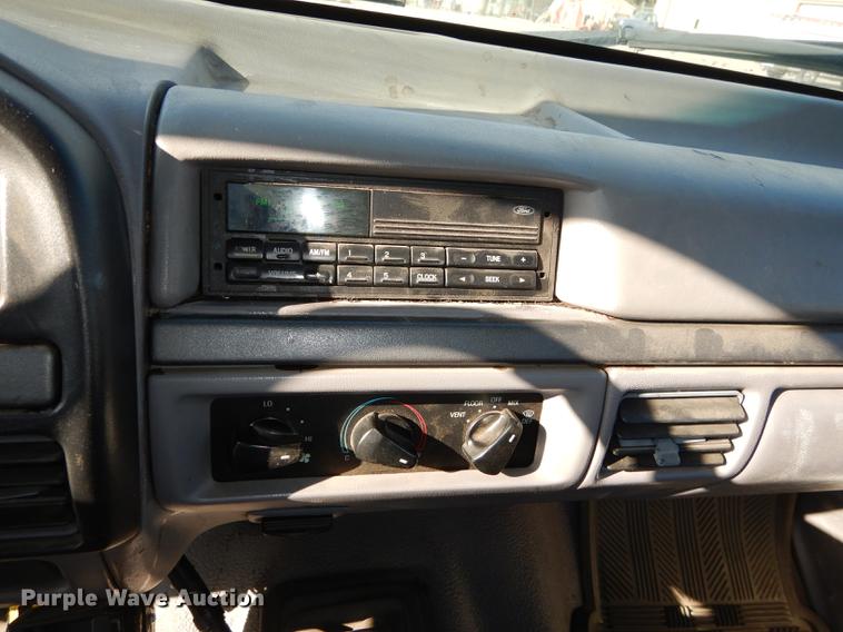 image for item J5630 1995 Ford F250 XL pickup truck